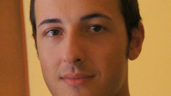 Barcellona, la moglie della vittima italiana: "Morto davanti ai figli". Bandiere a lutto anche a Milano