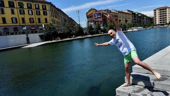 Dalle magliette 'made in China' all'obbligo di canzoni italiane: ritratto del leghista Alessandro Morelli