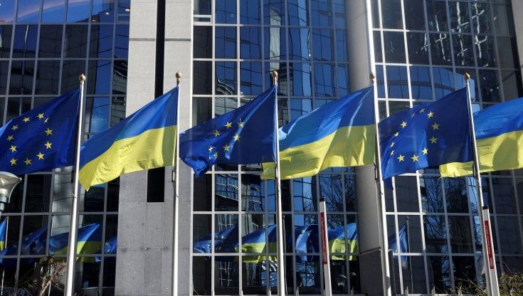 Stipendi, il Parlamento Ue chiede la fine del segreto sulle buste paga per svelare le differenze di genere