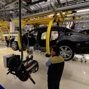 L'allarme della Fiom per la Maserati di Grugliasco: giù la produzione, stabilimento a rischio
