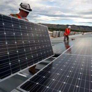 Energia, accordo Ue: entro il 2030 le rinnovabili dovranno coprire il 32% dei consumi