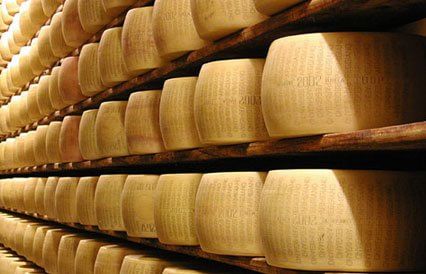 Rubano 2mila forme di Parmigiano, 11 arresti