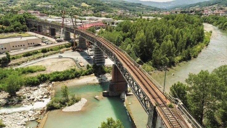 Cantieri sul viadotto ferroviario a Borgotaro, bus al posto del treno fra Pontremoli e Berceto