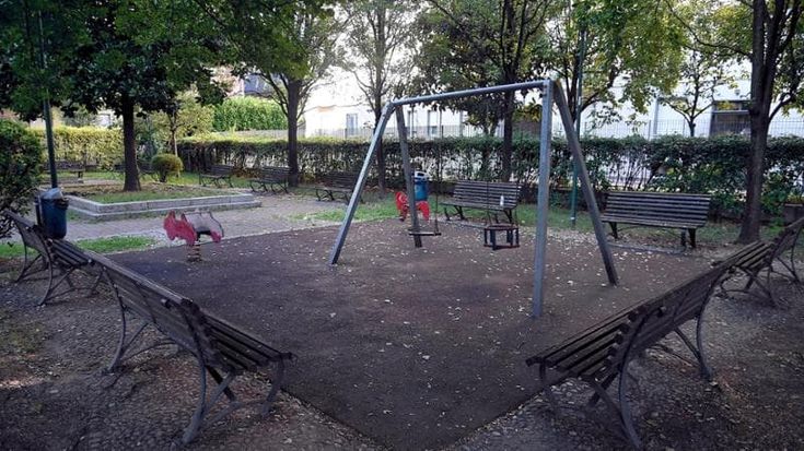 Sesto San Giovanni, sequestra in casa e violenta due ragazzine di 15 e 16 anni: fermato un uomo
