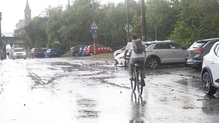 Caldo, morti due anziani. Bollino rosso in 25 città. E ora è allarme temporali