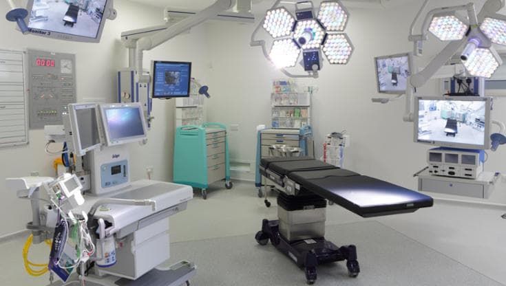 Il racconto shock del chirurgo dell’ospedale Civico: “Ho visto morire persone operate in ritardo”
