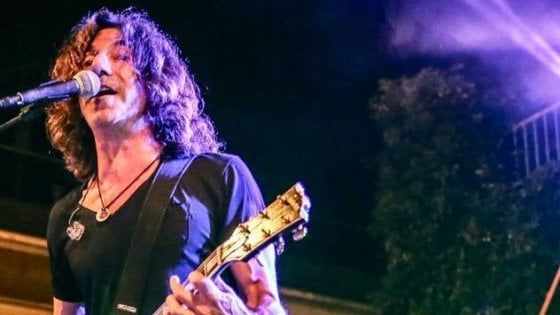 Il chitarrista di Vasco Stef Burns denuncia il furto dell'attrezzatura musicale sui social