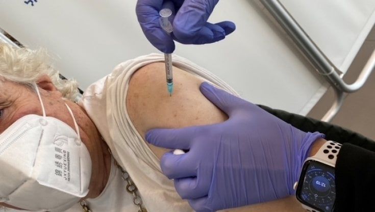 Israele, la testimonianza di Meir Ouziel: "Anche io vaccinato" 