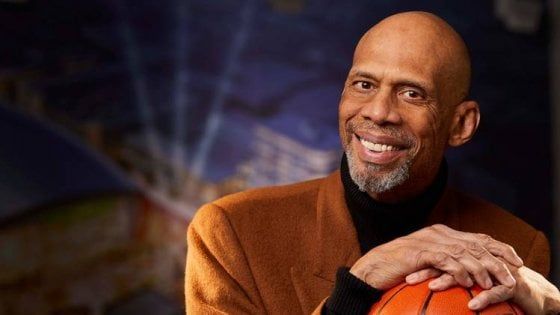 Basket, il cuore d'oro di Abdul-Jabbar: ''All'asta quattro anelli Nba per aiutare i bambini a studiare''