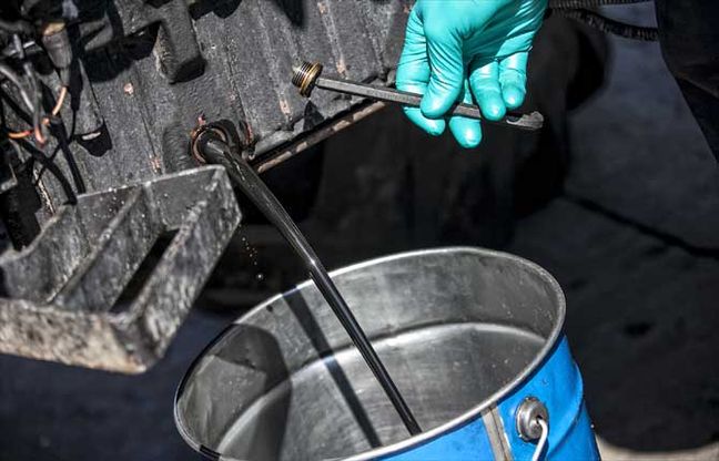 Smaltimento olio usato, una bomba da disinnescare