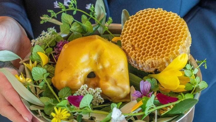 E sul grande tavolo di Arnolfo va in scena il teatro del gusto