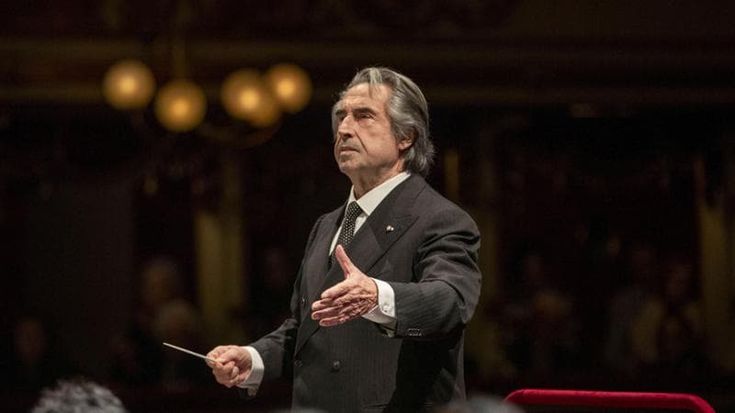 Muti, pasticcio sul concerto a Villa Verdi: “Vietato”. Giuli: “Falso”. Poi il chiarimento: si farà