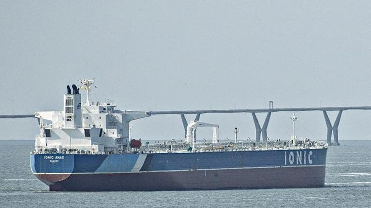 Gli scontri a Hormuz portano di nuovo il greggio verso i 100 dollari