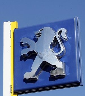 Peugeot, la famiglia cede il comando<br />Entrano Dongfeng e lo Stato francese