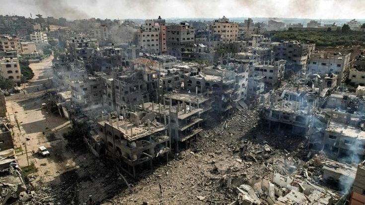 Gaza, l’ora dello sconforto: l’esodo di massa frenato dalle bombe e dai miliziani