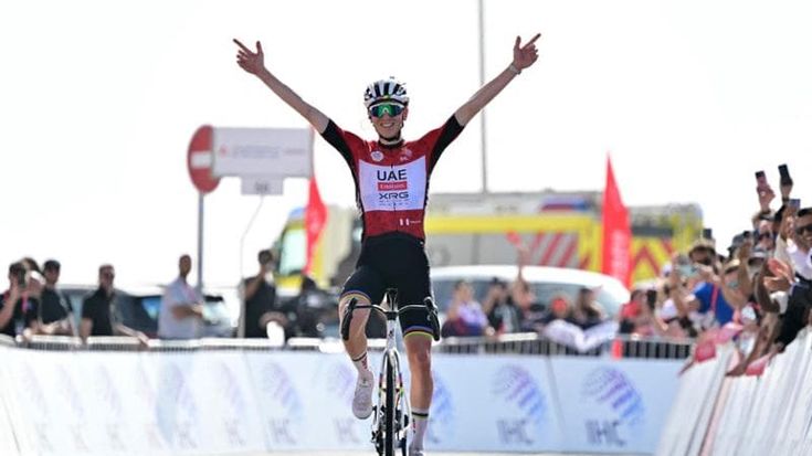 Pogacar già vola: è suo l’UAE Tour. E annuncia il no al Giro. Vingegaard gli risponde in Algarve