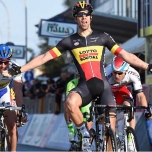 Tirreno-Adriatico, Cavendish fa cadere Viviani: tappa a Debusschere. Parigi-Nizza, tappa regina a Porte
