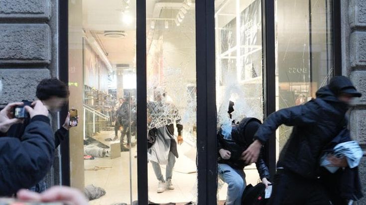 Decreto cortei, via poteri extra ai soldati su input del Colle. Meloni: “Fermo preventivo per i minori”