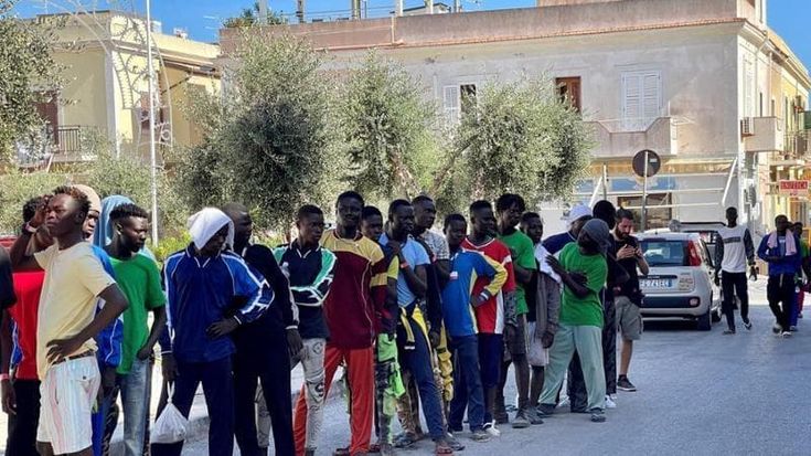 Il governo vuole un hotspot per i migranti a Collesalvetti, Pd in rivolta