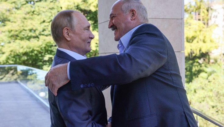Putin-Lukashenko, il summit di propaganda a Minsk tra i due alleati che non si fidano uno dell'altro