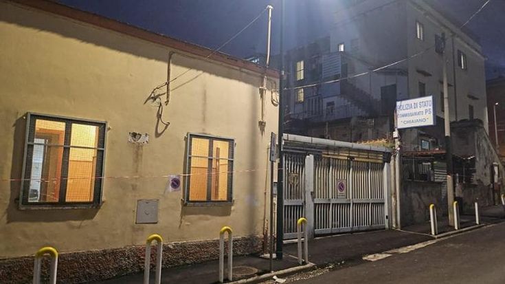 Chiaiano, corteo e mille fiaccole per protestare contro la chiusura del commissariato di polizia