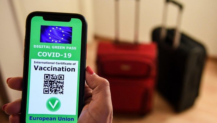 Green pass, ecco chi controlla. Potrà anche essere revocato