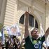 Sicurezza, chiesa, famiglia. Flávio Bolsonaro, nel nome del padre: “Se vinco concederò l’indulto”