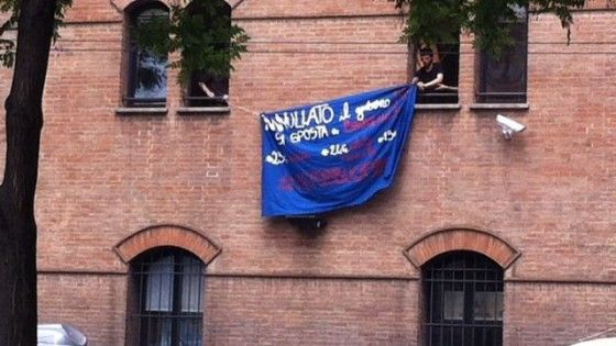 Blitz degli antagonisti nella redazione bolognese di Repubblica
