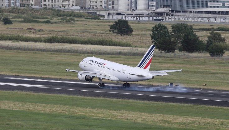 Aeroporti toscani, quasi tutti cancellati i voli per lo sciopero dei controllori di volo