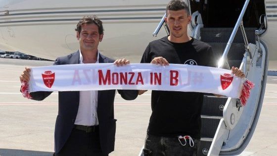 Serie B, Monza: il nuovo acquisto Maric arriva dal cielo con il jet privato di Berlusconi