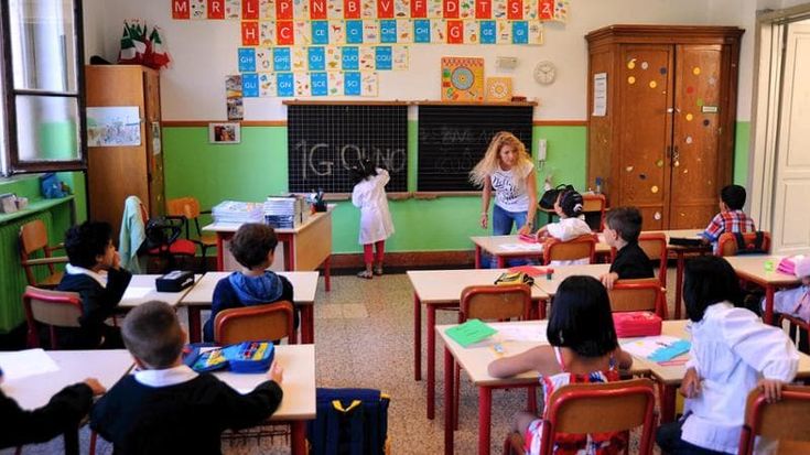 Baristi, casalinghe, fornai: la valanga di candidature di aspiranti maestri alle scuole elementari
