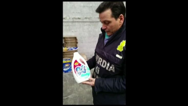 Cercola, scoperta fabbrica di detersivi contraffatti