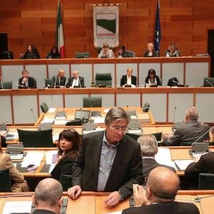 Vasco Errani si dimette: da Delrio a Bonaccini, via alla corsa per il nuovo presidente