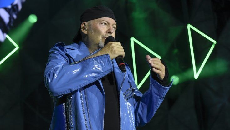 Vasco Rossi: "I politici ci raccontano solo favole, l'Italia non conta niente nel mondo"