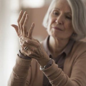 Osteoporosi, un tour di diagnosi precoce per salvarci le ossa 