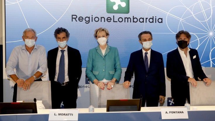 Lombardia, l'annuncio di Bertolaso: "La campagna di vaccinazione di massa si concluderà il 12 settembre"