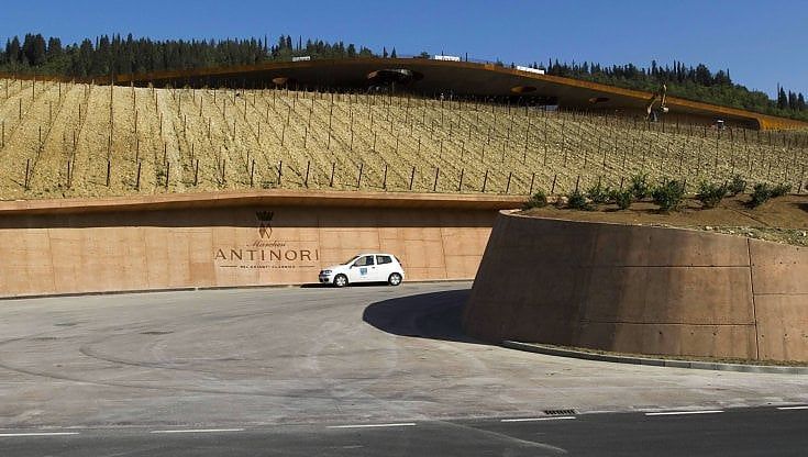 Etilometro addio, in Toscana la visita in cantina si fa in autobus