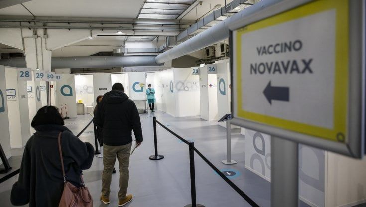 Novavax, debutto flop agli hub della Fagianeria e della Mostra d'Oltremare a Napoli