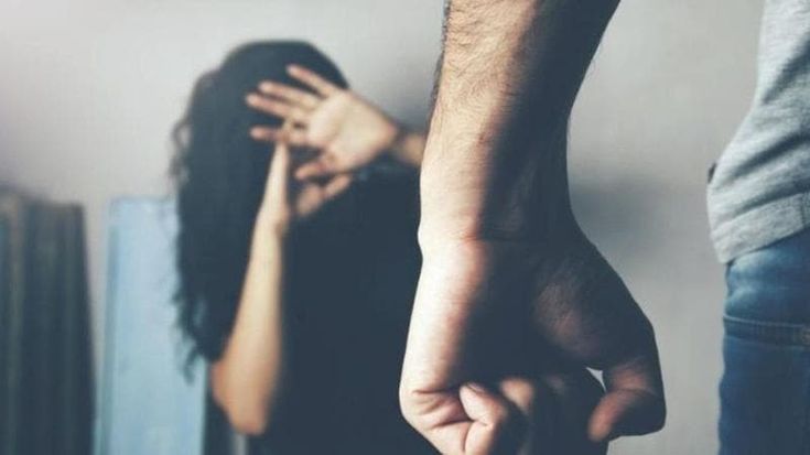 Lui la maltrattava, lei l’ha tradito. La Cassazione: “La separazione è colpa della violenza”