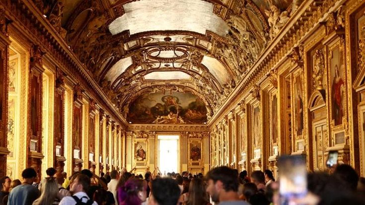 Louvre, la galleria del furto riapre senza più i gioielli