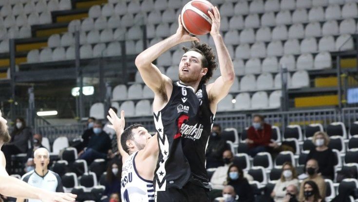 Rimonta e primo posto, la Virtus sbanca Monaco