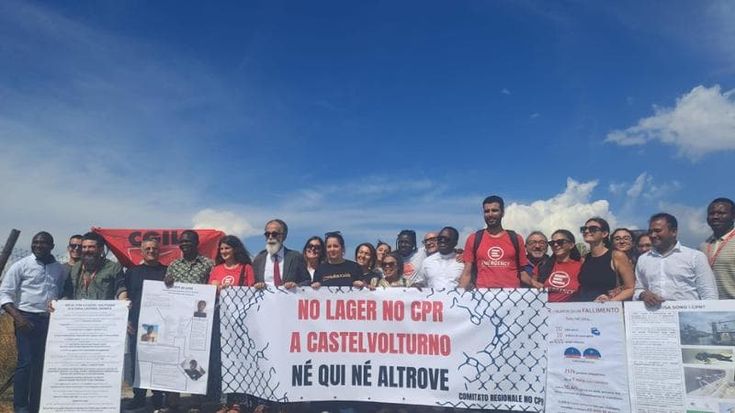 Il vescovo Lagnese sabato in corteo a Castel Volturno: “Cpr non rispettano la dignità delle persone”
