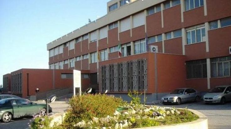 Per chi non suona la campana. I genitori: “Ci sentiamo gli ultimi”