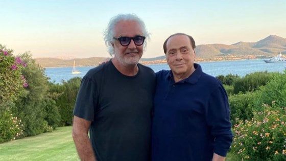 "Auguri a Berlusconi e ai malati di Covid curati da chi dice che il virus è estinto": polemica social del biologo Bucci con Zangrillo