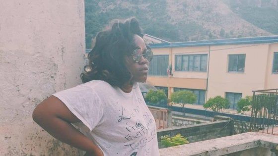La denuncia di Lina: "Non mi hanno fatto lavorare perché sono nera"