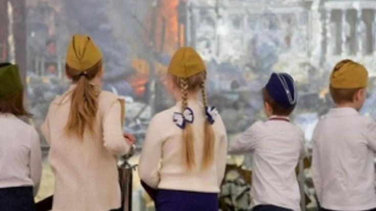 Guerra Russia-Ucraina, il sistema scolastico di Mosca imposto ai ragazzi delle zone occupate