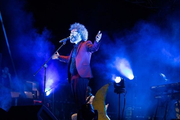 Ischia, emozioni con Simone Cristicchi: parole e musica conquistano Sant’Angelo