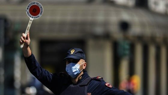 Coronavirus, il bilancio della Fase 1: solo il 3% delle persone in strada non era in regola