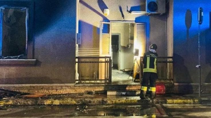 Salento, incendio in casa nella notte, fratello e sorella salvati dalle fiamme: l’uomo è grave
