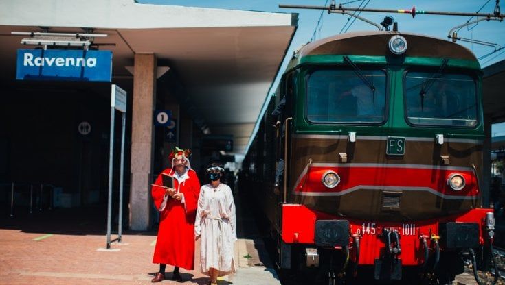 Tutti in carrozza, da Firenze a Ravenna: la poesia del viaggio sul treno di Dante